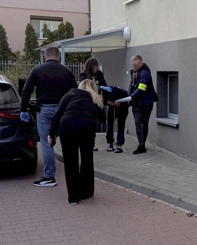 Atak na wójt Starej Kornicy. Mężczyzna usłyszał zarzuty