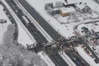 Blokada zakopianki i protesty przeciwko S7. Mieszkańcy są zdesperowani, chodzi o setki domów