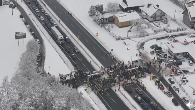 Blokada zakopianki i protesty przeciwko S7. Mieszkańcy są zdesperowani, chodzi o setki domów