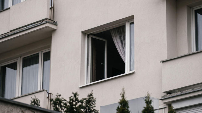 Horror w hotelu. Jacek zginął z telewizorem przywiązanym do szyi. Jest wyrok