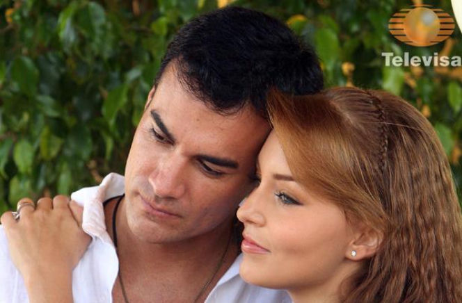 OTCHŁAŃ NAMIĘTNOŚCI. Damian (David Zepeda), Elisa (Angelique Boyer)