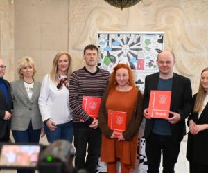 Haftowanie, pisanie, granie...Stypendia kulturalne prezydent Słupska rozdane