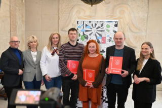 Haftowanie, pisanie, granie...Stypendia kulturalne prezydent Słupska rozdane