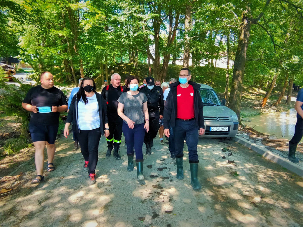 Premier na zalanych terenach