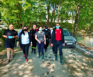 Premier na zalanych terenach