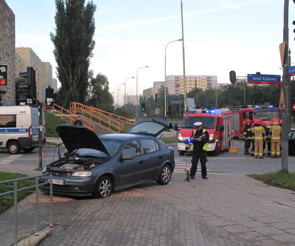 Łódź. Poranny wypadek na Retkini. Zderzenie opla i volkswagena