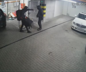 SZOK! Złodzieje urządzili sobie tańce podczas plądrowania garażu! Wszystko się nagrało
