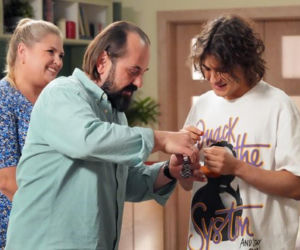 Barwy szczęścia, odcinek 3283. Aldona (Elżbieta Romanowska), Borys (Jakub Wieczorek), Romeo (Jacek Tyszkiewicz)