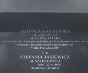 Tak wygląda grób ojca Kaczyńskich. Jest inny niż grób matki