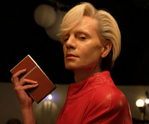 Kontrowersyjny twórca zapodał nowy serial. Pochłonie widzów bez reszty