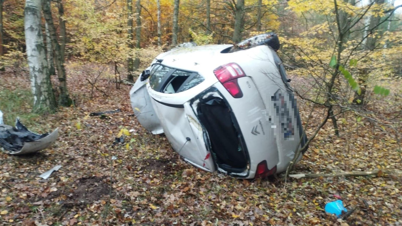 Niebezpieczne zdarzenie na zabłoconej drodze Robczysko-Poniec