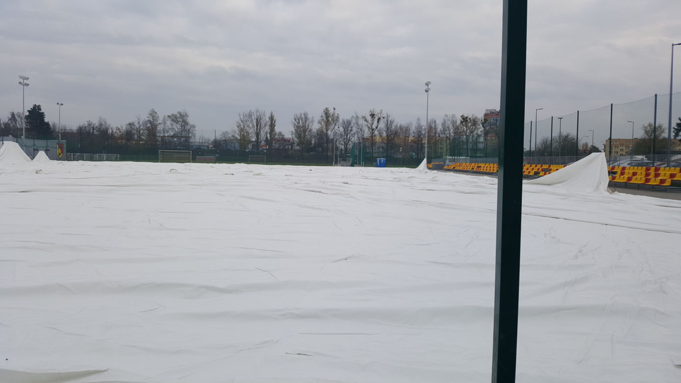 Jagiellonia Białystok. Przy ul. Elewatorskiej powstaje gigantyczny balon