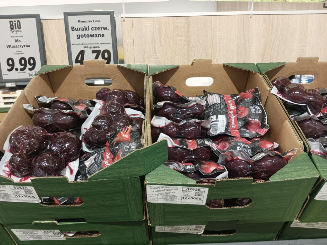 Porównaliśmy ceny w polskim i niemieckim markecie. Gdzie zarobimy tańsze zakupy na Wielkanoc? 