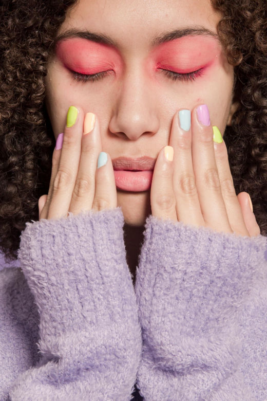 Szukasz idealnego manicure’u na lato? Te kolory pięknie podkreślą wakacyjną opaleniznę