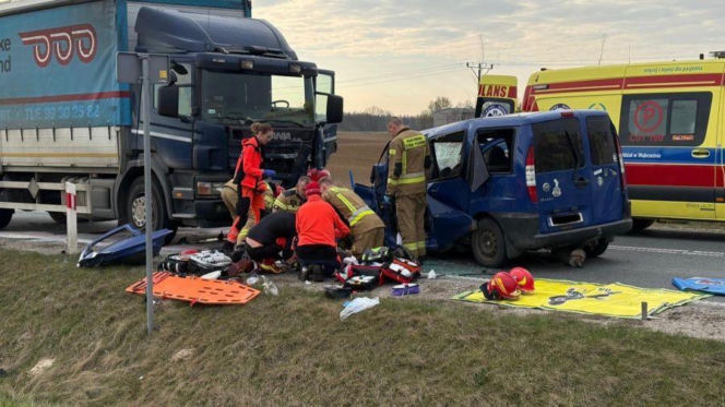 Tragiczne zderzenie z ciężarówką pod Wąbrzeźnem. Zginął 28-letni kierowca