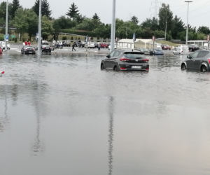 Parking przed Auchan - Sosnowiec