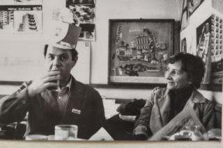 Zaprojektowali 1/5 bloków w Krakowie. O małżeństwie Chronowskich opowie film