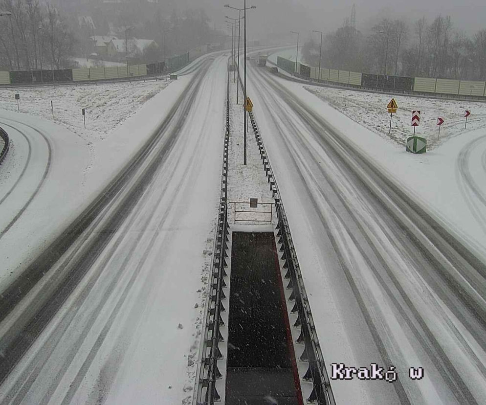 Trudne warunki na drogach przez burzę śnieżną