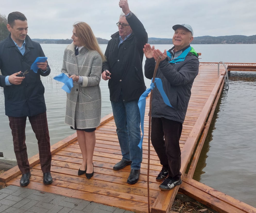 Tomaszkowo. Nowy pomost nad jeziorem Wulpińskim już gotowy! [ZDJĘCIA]