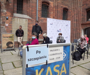 Szczepienia Citomedu na dziedzińcu muzeum