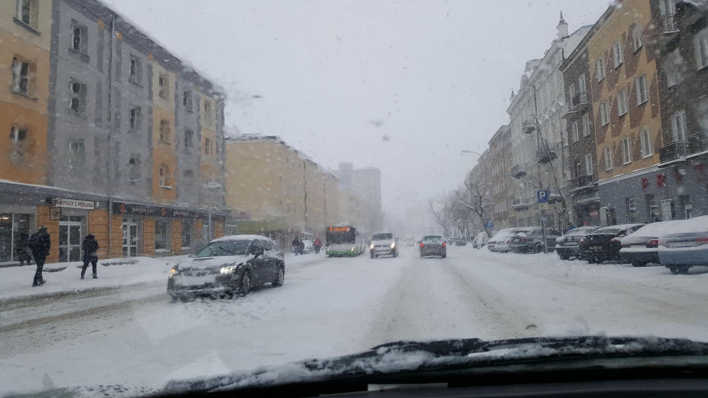 Totalny paraliż miasta. Białystok zasypany śniegiem 15.01.2019