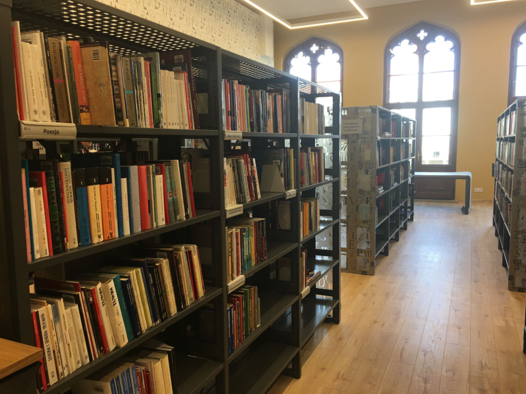 Biblioteka na dworcu Wrocław Główny