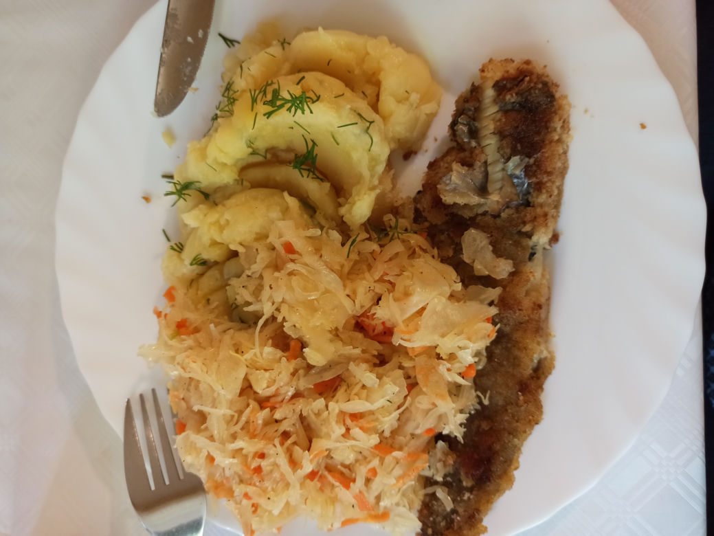 Posiłki w sanatorium. Tym nas karmią na śniadanie, obiad i kolację