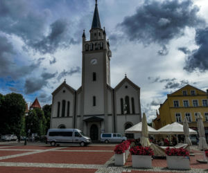 Adam stanął w obronie ukochanej, skatowali go na śmierć. Spoczął obok swoich braci