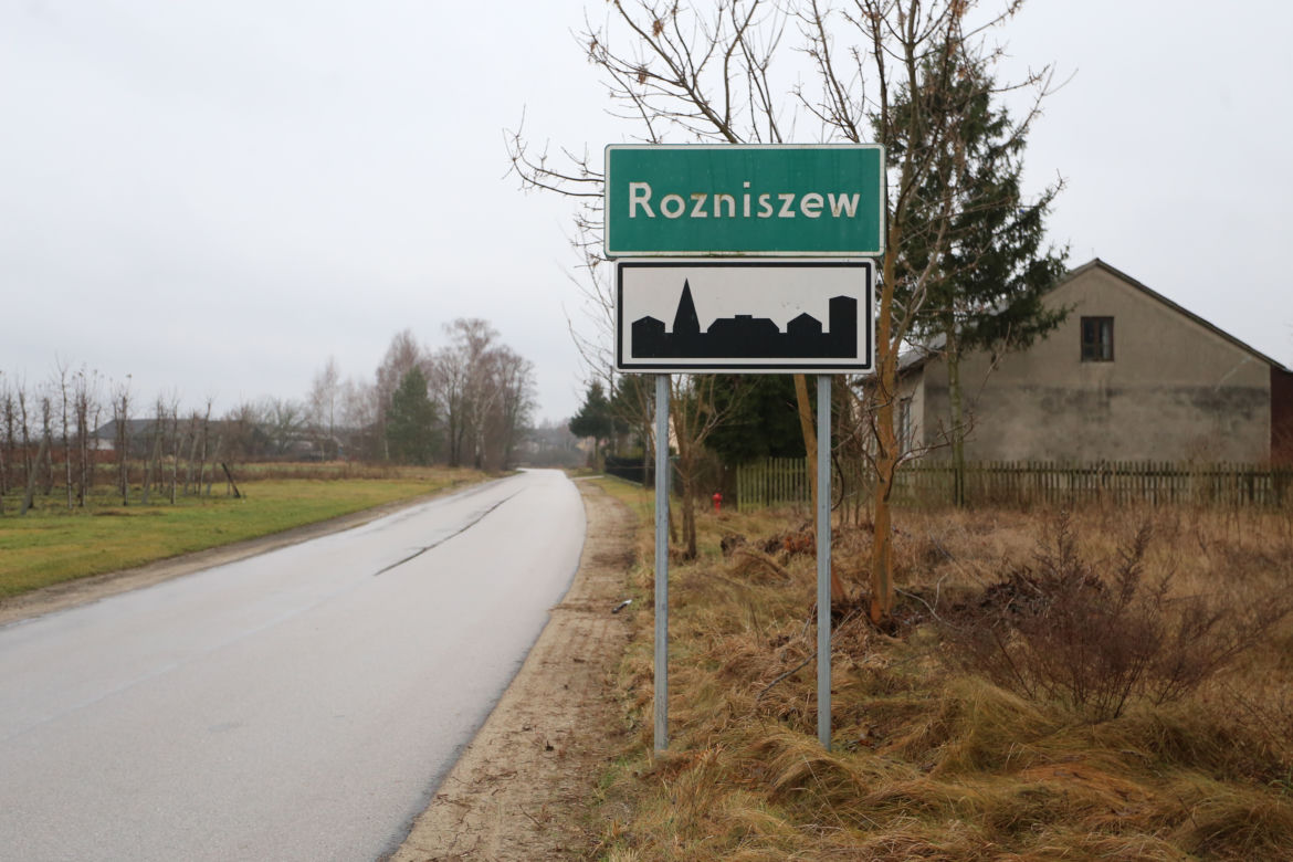 Makabra w Rozniszewie. Mąż zabił żonę i ranił syna	