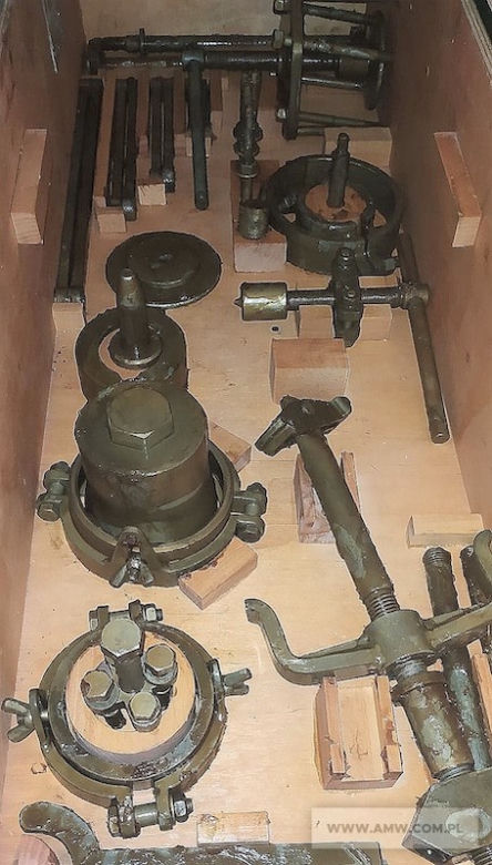 Traktor, meble i ubrania od wojska. To wyprzedaje Agencja Mienia Wojskowego w Bydgoszczy [ZDJĘCIA]