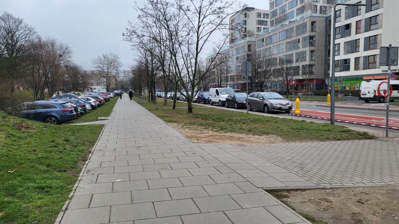 Zapadające się ławki na warszawskim Ursynowie (marzec 2025)