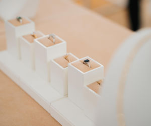 Ekspert radzi: Kiedy tańszy pierścionek zaręczynowy okazuje się najdroższym wyborem