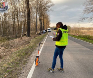 Seicento roztrzaskało się na drzewie, kierowcy nie żyje. Tragedia pod Chocianowem