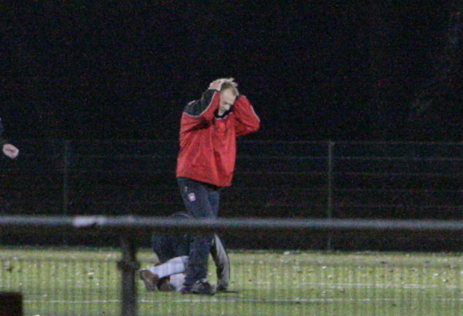 Donald Tusk gra w piłkę