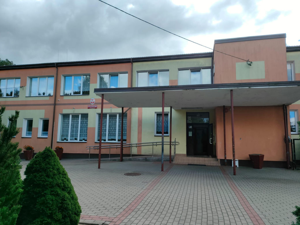 10-latka zaatakowana toporkiem na szkolnym korytarzu. Nowe informacje o stanie zdrowia dziewczynki