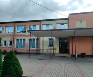 10-latka zaatakowana toporkiem na szkolnym korytarzu. Nowe informacje o stanie zdrowia dziewczynki
