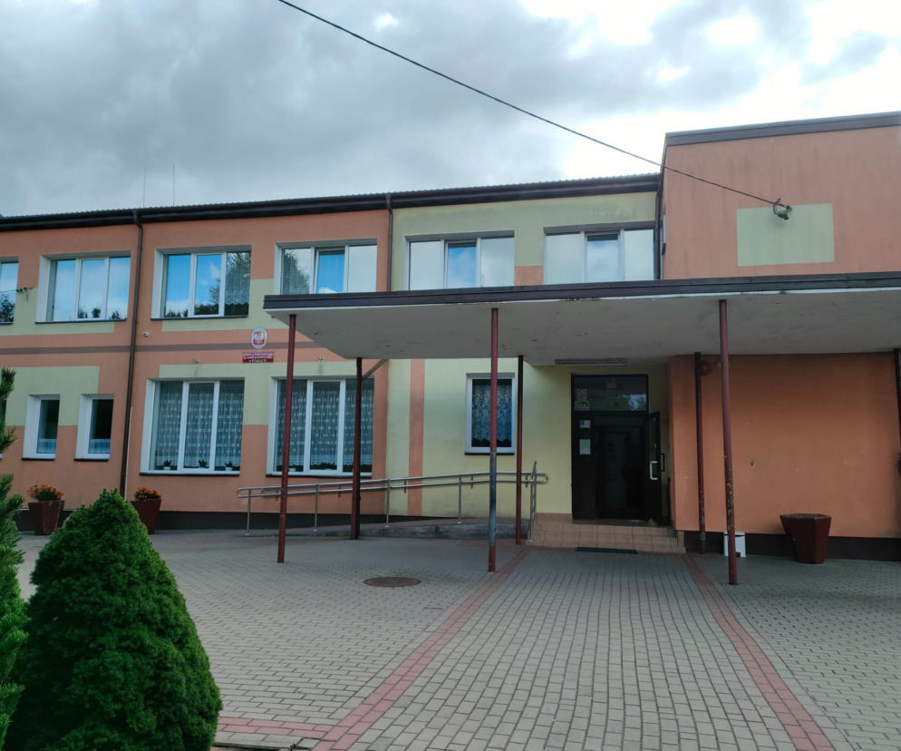 10-latka zaatakowana toporkiem na szkolnym korytarzu. Nowe informacje o stanie zdrowia dziewczynki