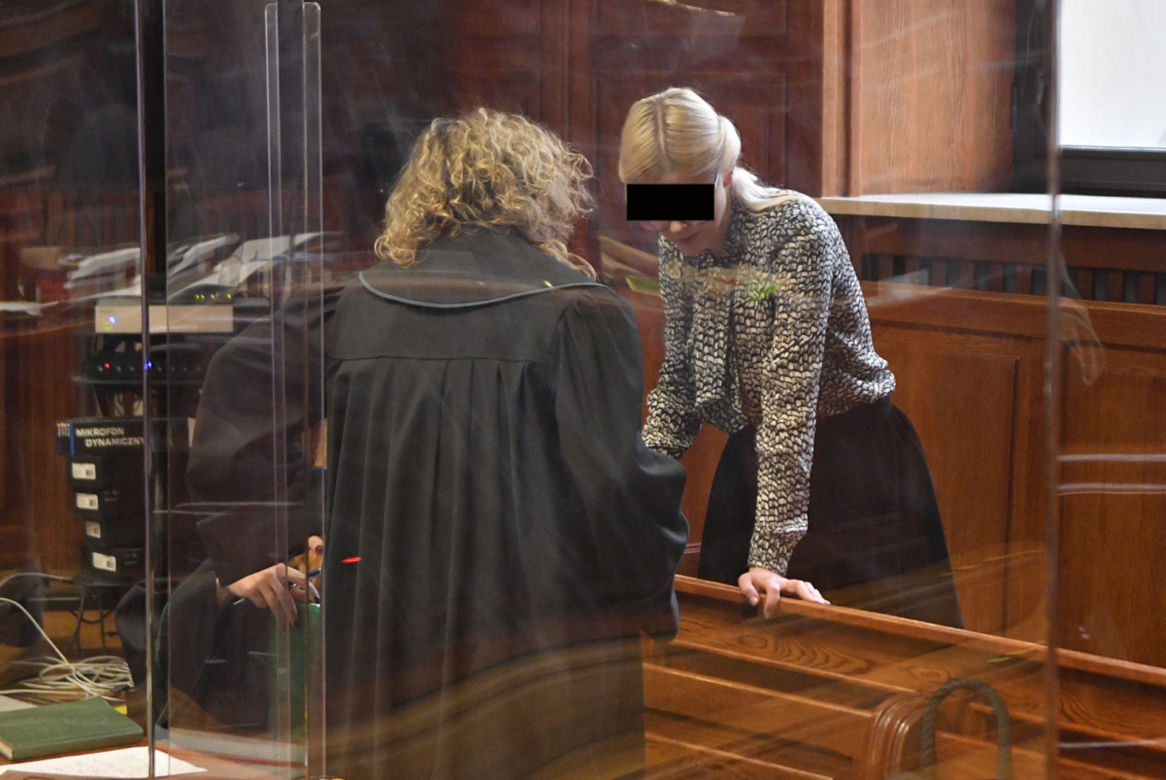 Młodziutka prawniczka Karolina B. z Warszawy oskarżona o zamordowanie ukochanego. Wiemy jak zginął Igor. "Ten nóż wszedł jak w masło"