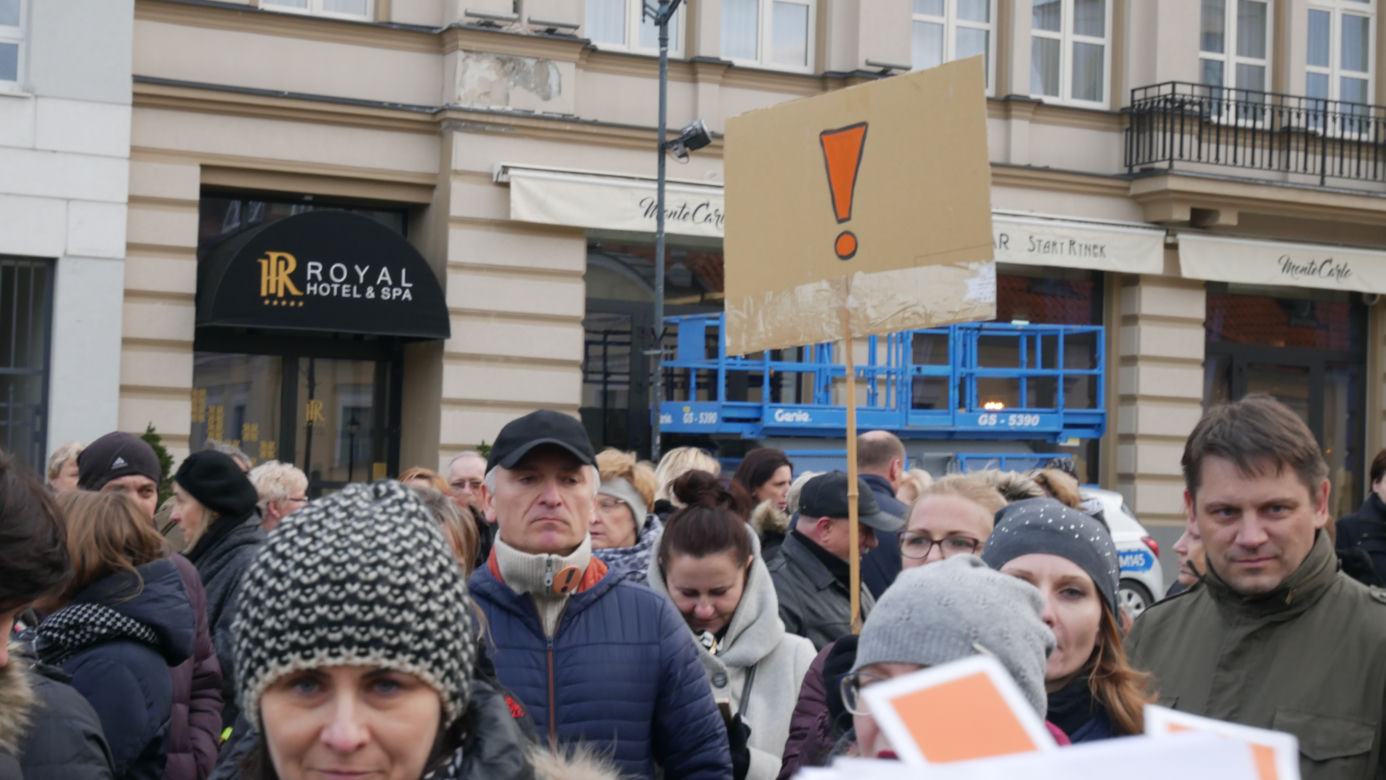 Strajk nauczycieli. Pikieta poparcia przed kuratorium oświaty w Białymstoku