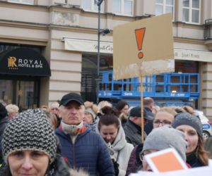 Strajk nauczycieli. Pikieta poparcia przed kuratorium oświaty w Białymstoku