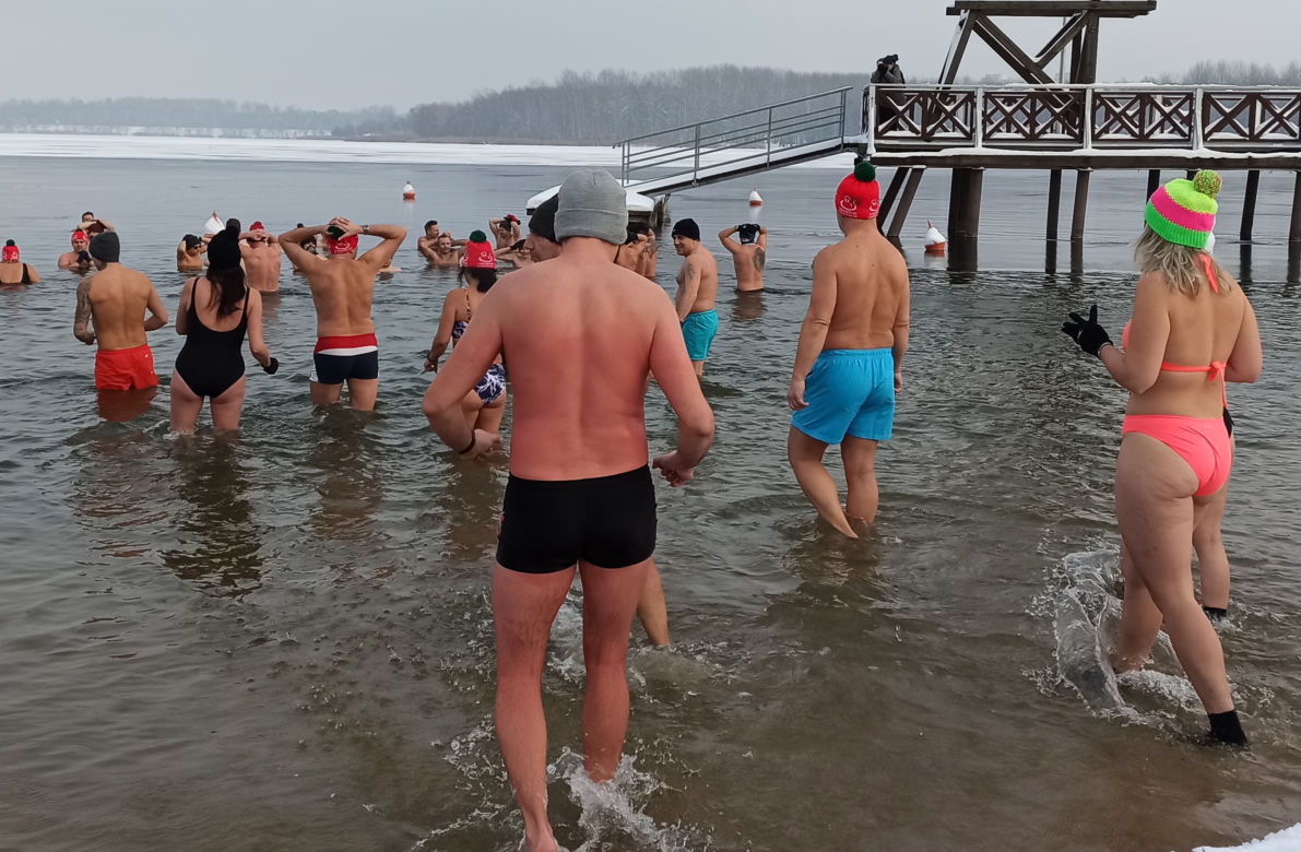 Pogoria morsuje w Dąbrowie Górniczej w mroźną niedzielę