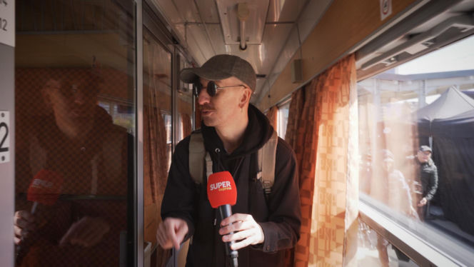 Jechałem legendarnym pociągiem. W środku jak kiedyś, aż trudno uwierzyć! Ludzie mówią wprost: „to były czasy”