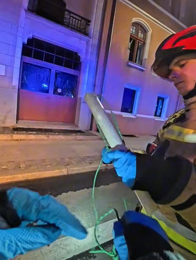 Pożar przy ul. Warszawskiej w Toruniu. Strażacy pokazali film z akcji. Wszystko widać!