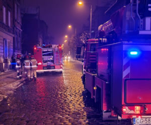 Pożar mieszkania przy ul. Fortecznej w Grudziądzu. Jedna osoba w szpitalu [ZDJĘCIA]