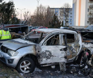 To był jego jedyny dach nad głową. Pan Janusz mieszkał w samochodzie. Auto spłonęło na parkingu. Bydgoszczanie ruszyli z pomocą