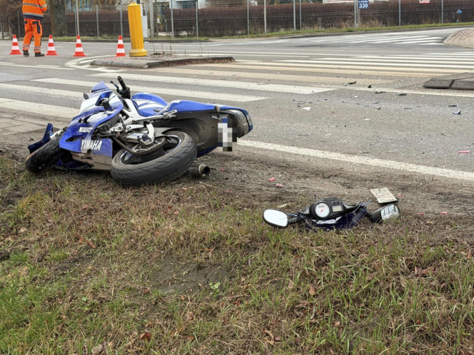 Pijany motocyklista wbił się w tył skody