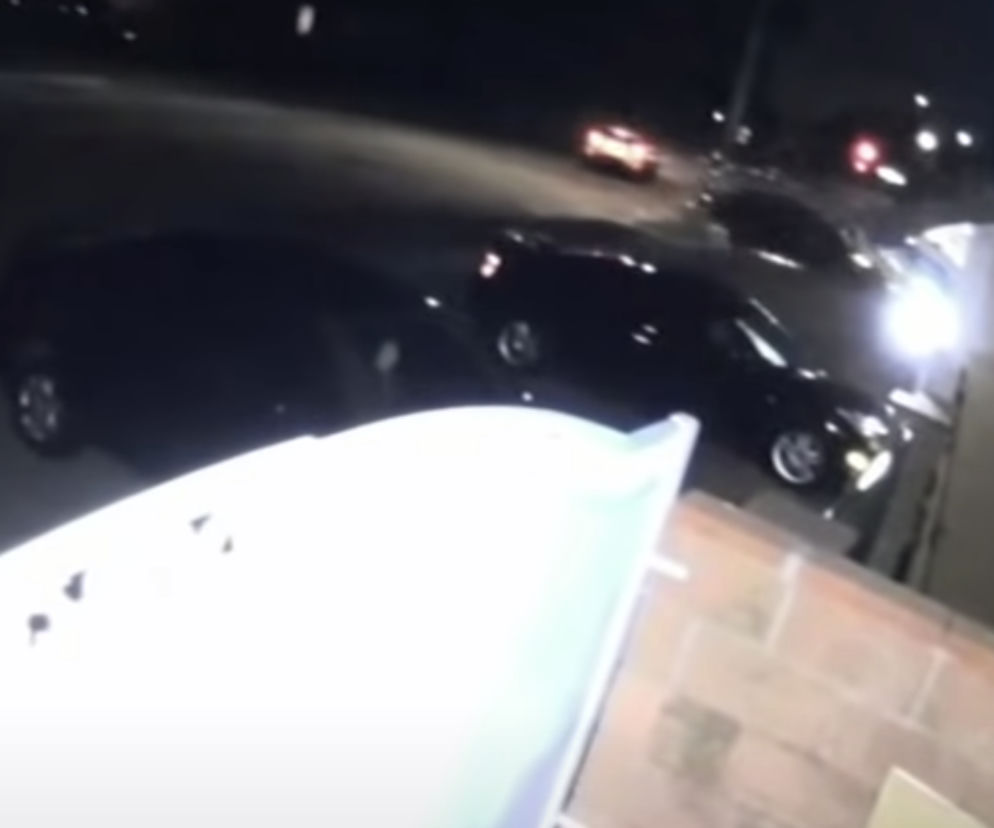 Tesla zmasakrowała garaż i podjazd