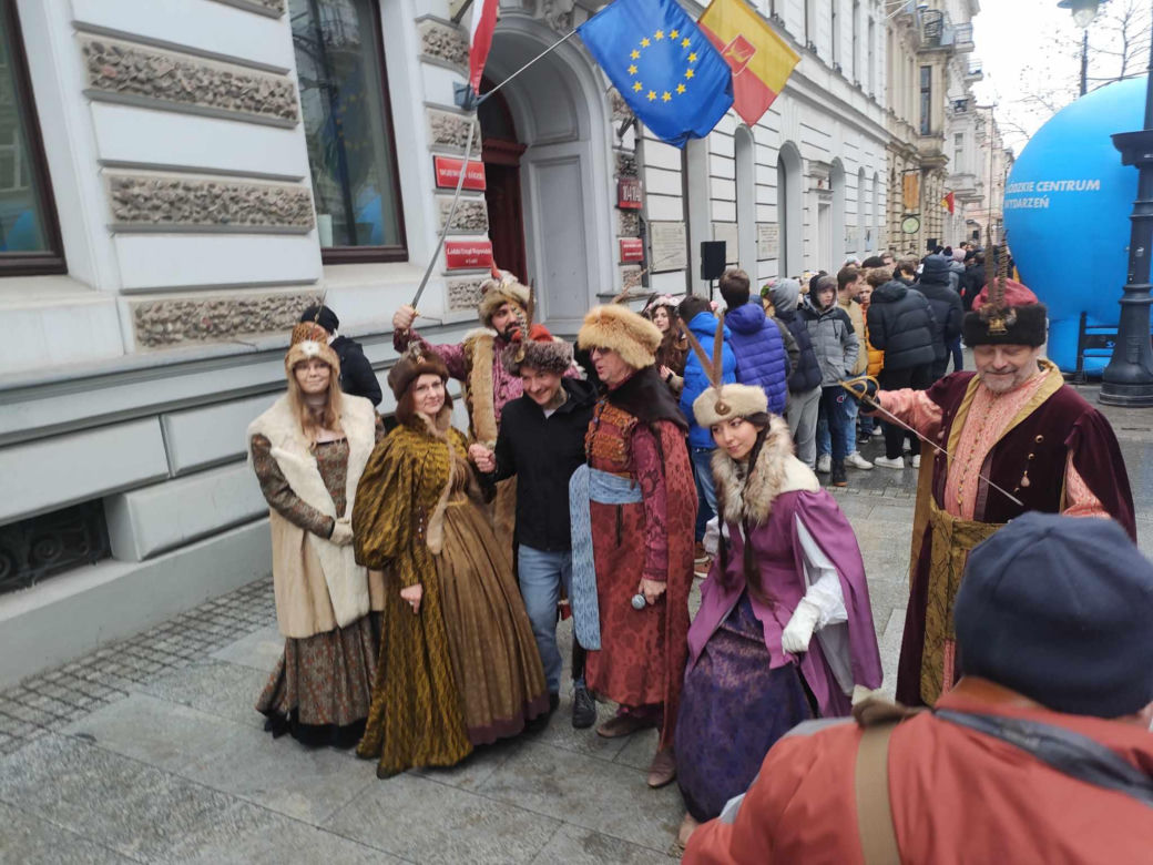 Polonez dla Łodzi. Setki łodzian we wspólnym tańcu [ZDJĘCIA]