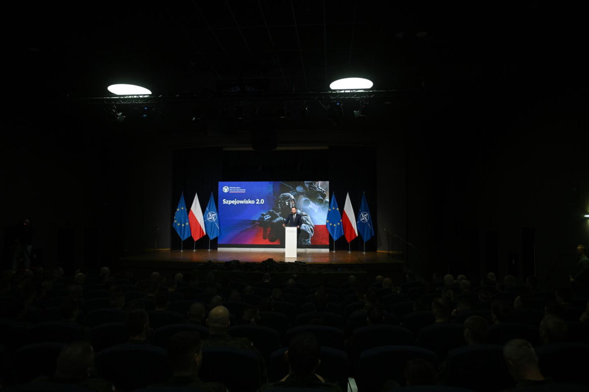Szef MON Władysław Kosiniak-Kamysz podczas konferencji "Szpejowisko 2.0" w siedzibie Dowództwa Wojsk Obrony Terytorialnej w Zegrzu