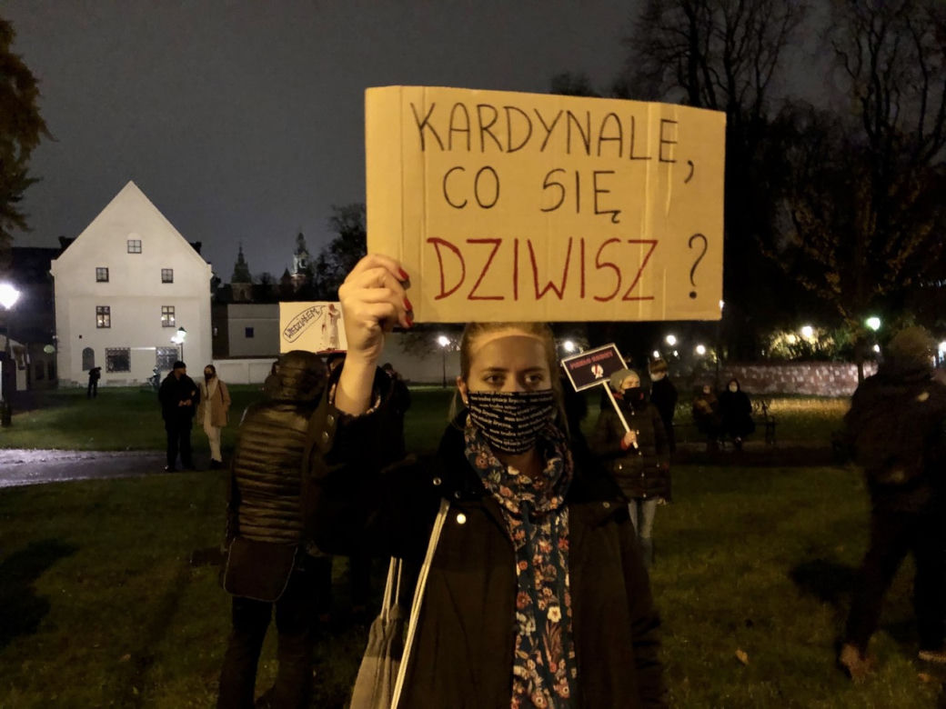 Protest przeciwko kardynałowi Stanisławowi Dziwiszowi w Krakowie
